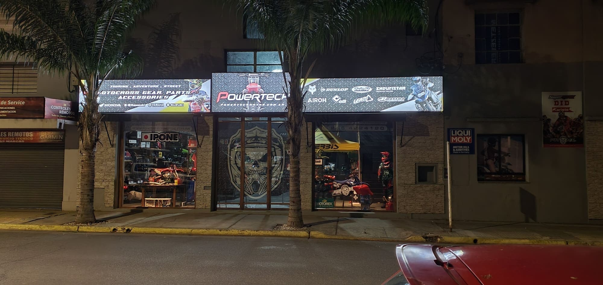 Local de PowerTech Motocross de noche, Junín, Buenos Aires